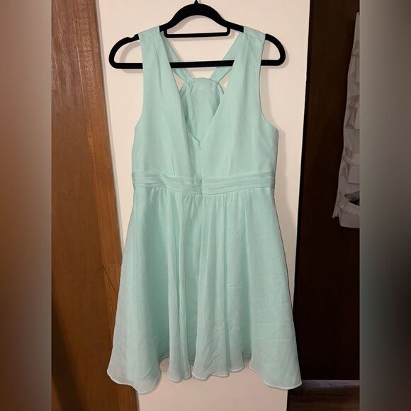 Nwt Women’s size 10 mint color dress by David’s bridal - Picture 1 of 5
